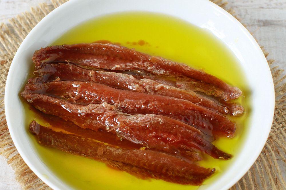 Acciughe sott’olio: la ricetta per prepararle a casa