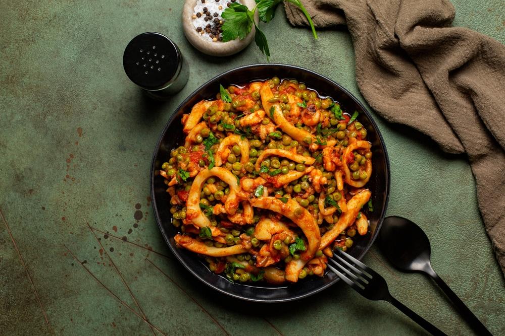 Seppie con piselli: ecco la ricetta più semplice e veloce