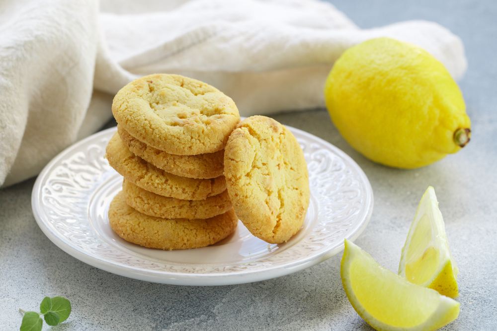 Lemon cookies without butter: a treat for young and old alike