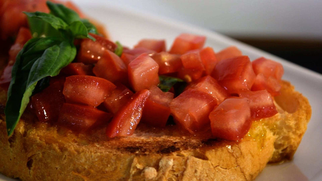 Bruschetta with tomato and basil: an easy and delicious recipe!