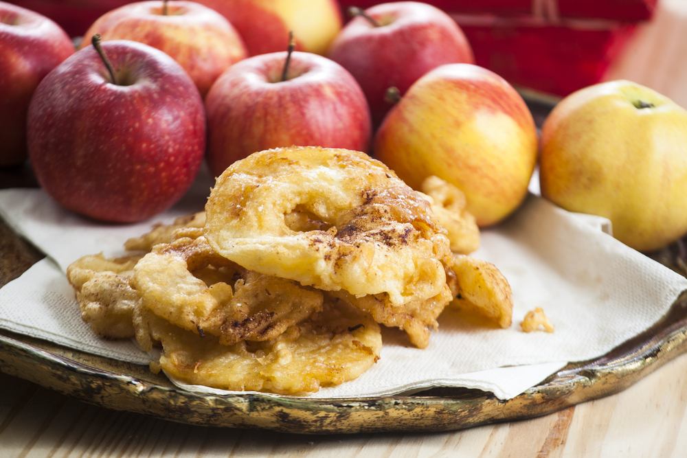 Apple fritters: a tasty recipe