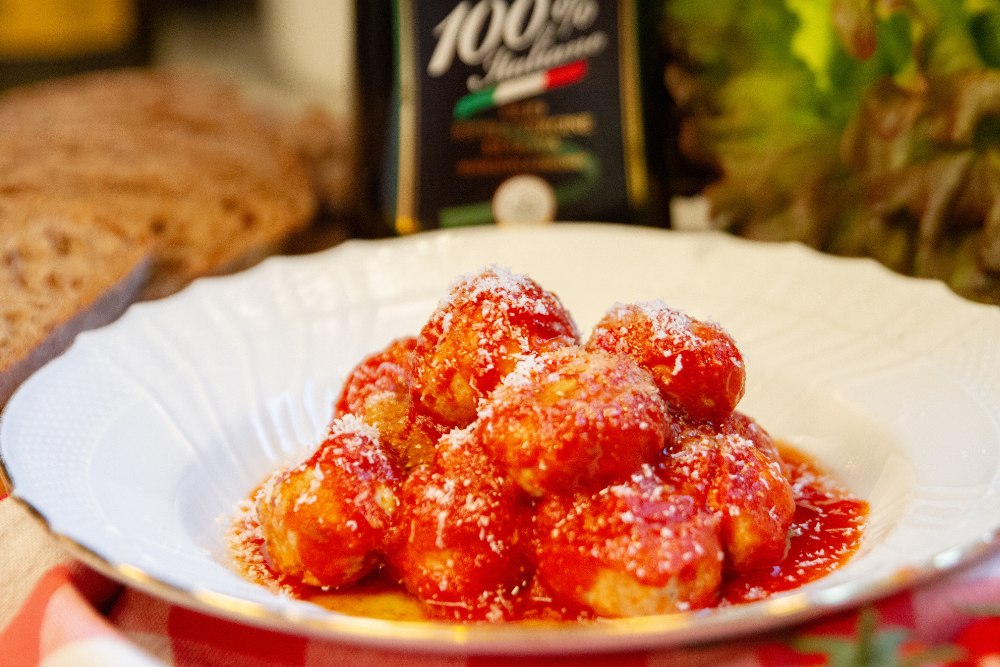 Boulettes de poulet en sauce : la recette en 3 étapes